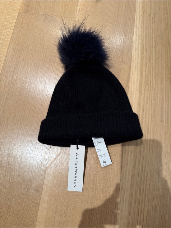 White + Warren Accessories - White + Warren Black Cashmere Beanie with Faux-Fur Pom
